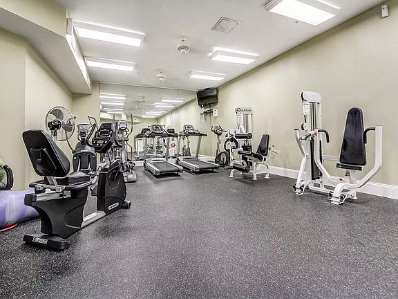 24 hour gym in the lobby