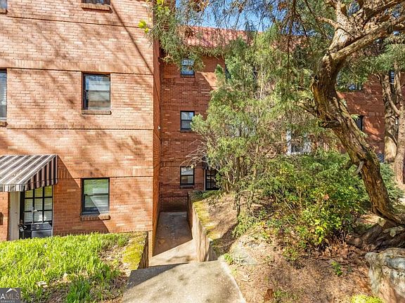 2nd image of 320 3rd St NE APT 1