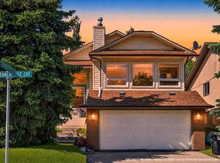 656 SW Ranchridge Ct NW, Calgary, AB T3G1W9