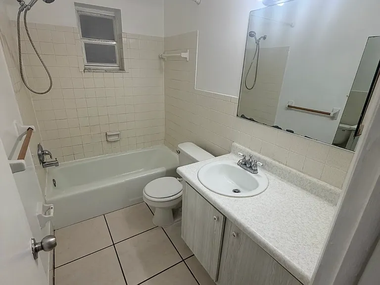 702 N L St #1 — Photo 5