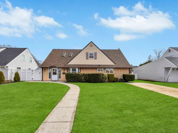 23 Abbey Lane, Levittown, NY 11756