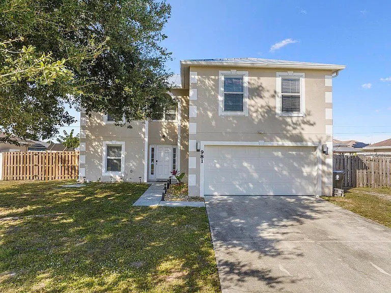 981 SW McElroy Ave — Photo 3
