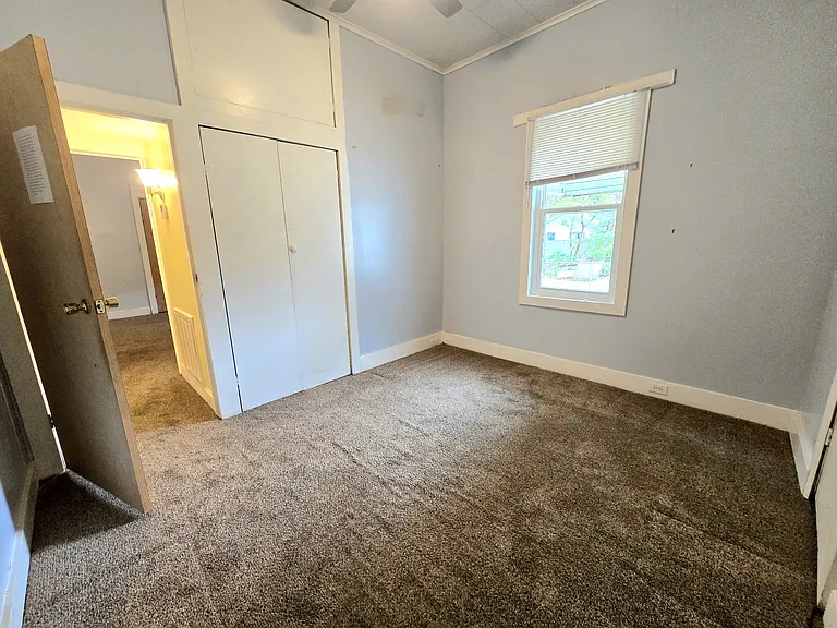 511 E La Rua St — Photo 9