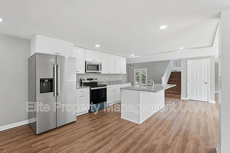 3 bed, 2.0 bath, 3045 sqft, $3,250 — Photo 3