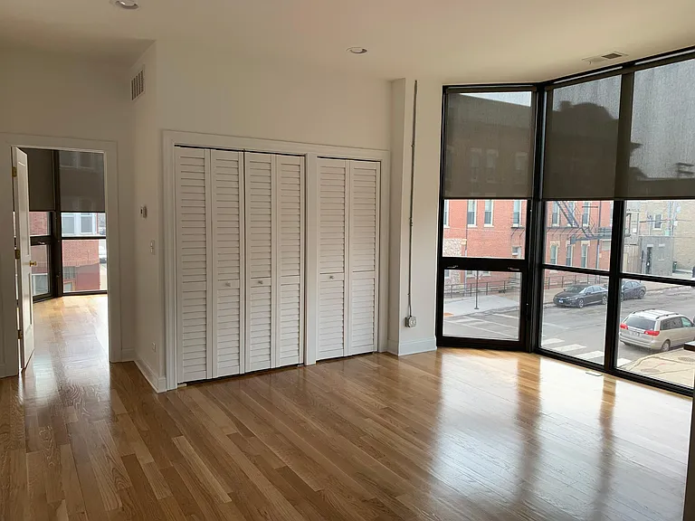 1458 W Blackhawk St #2R — Photo 4