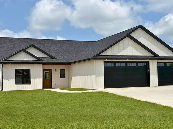 1236 Cambridge Ct, Cresco, IA 52136