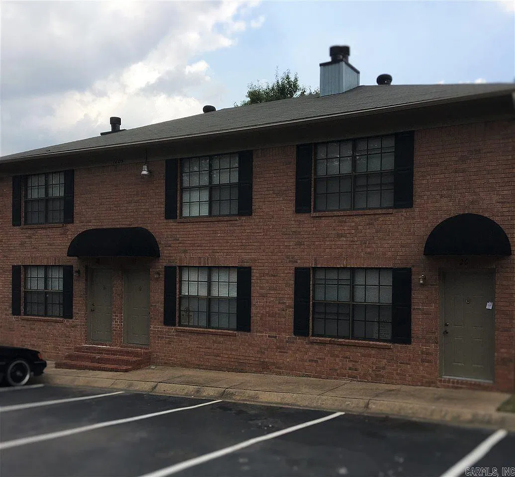 2 bed, 1.5 bath, 1100 sqft, $875 — Photo 1