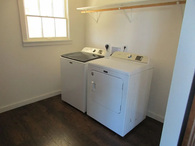 604 S Spring St — Photo 10