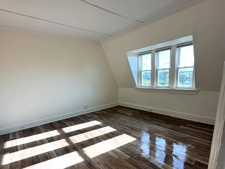932 Summit Ave #7 — Photo 6