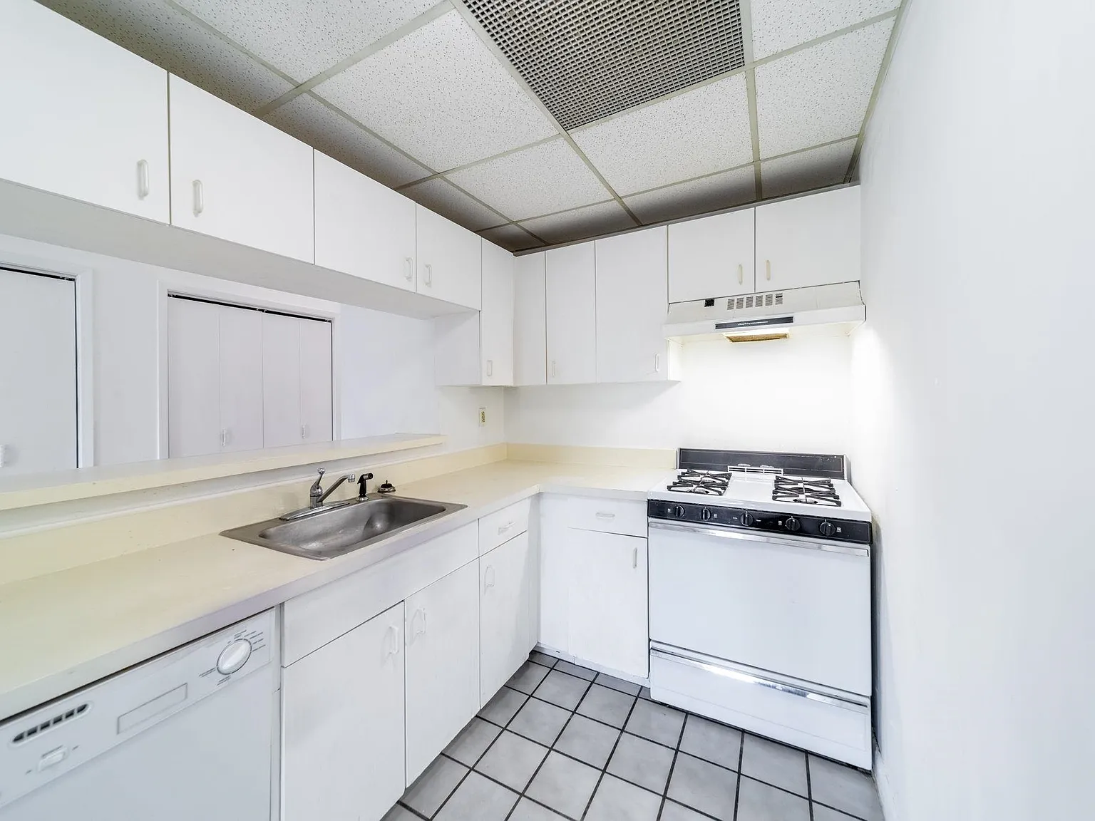 Studio, 1.0 bath, 515 sqft, $2,400 — Photo 4