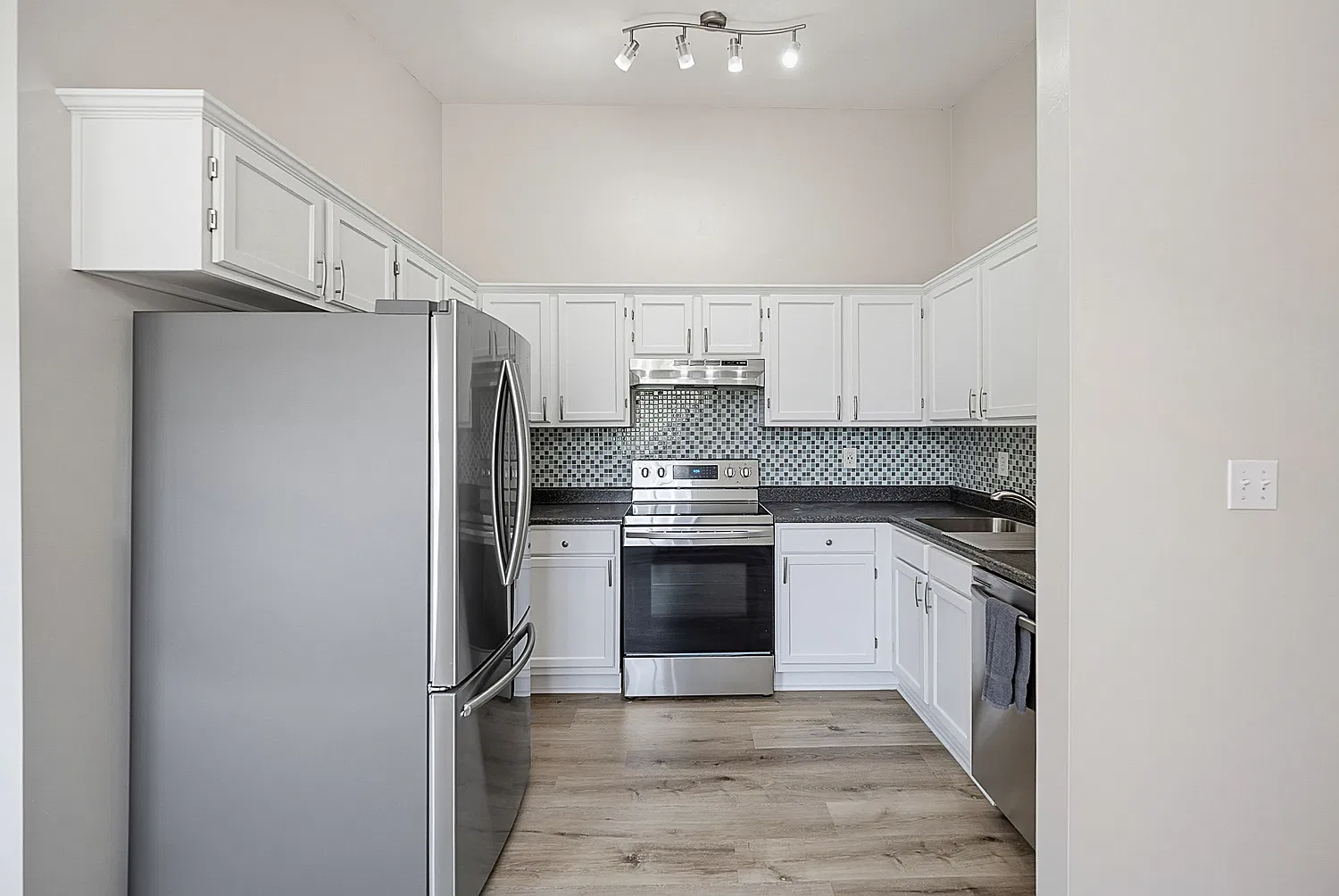2 bed, 1.5 bath, 900 sqft, $1,650 — Photo 4