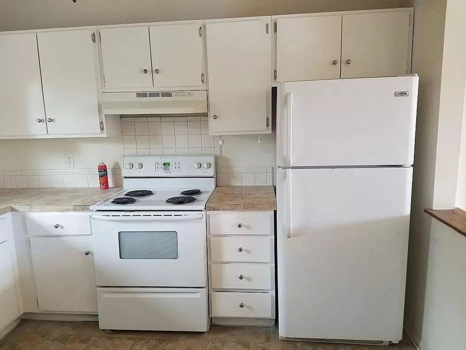 Beautiful 2 Bedroom Town Home! — Photo 3