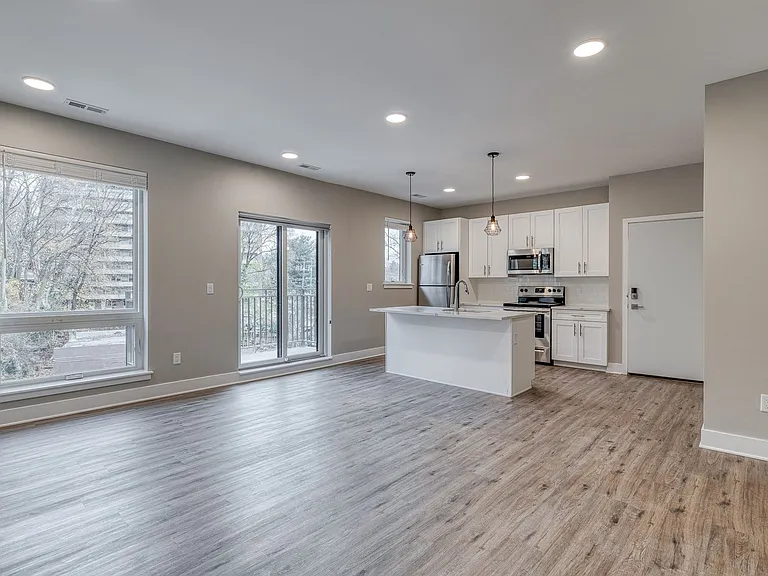 Brand New Luxury Apartments — Photo 1