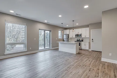 Brand New Luxury Apartments Photo 1