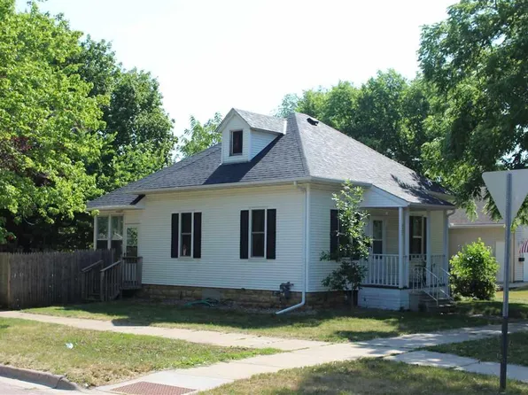 327 Walnut St, Saint Peter, MN 56082