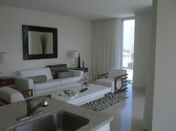 185 SW 7th St APT 2212, Miami, FL 33130