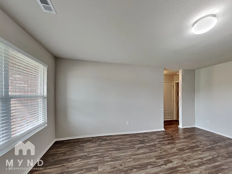 307 Westwood Dr — Photo 5