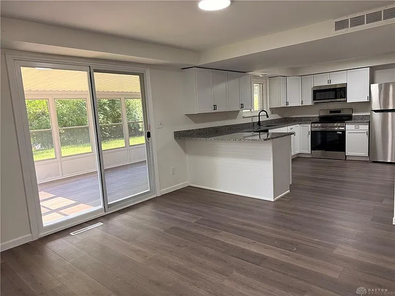 6221 Longford Rd — Photo 3