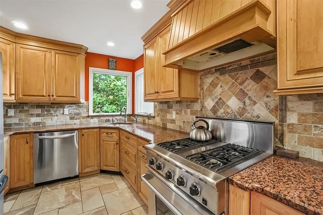 32 Lindbergh Lane photo 1