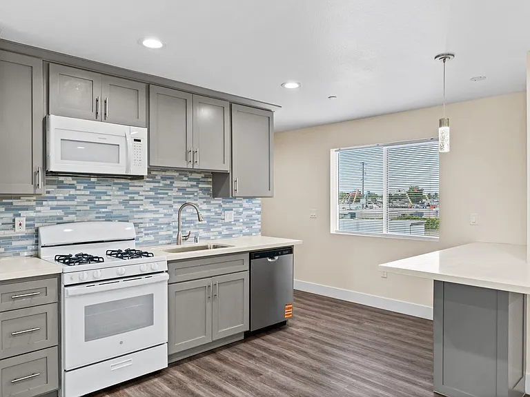 1029 S Montebello Blvd — Photo 50