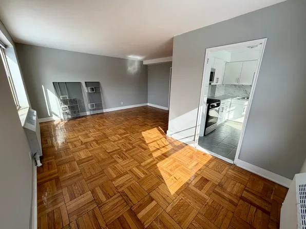 (undisclosed Address), Fresh Meadows, NY 11365