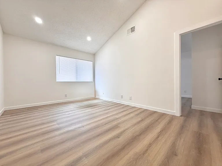 21500 Califa St #163 — Photo 12