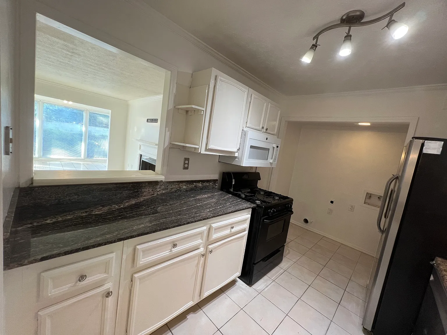 2 bed, 1244 sqft, $1,700 — Photo 2