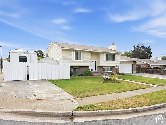 3rd image of 2496 E Woodthrush Dr