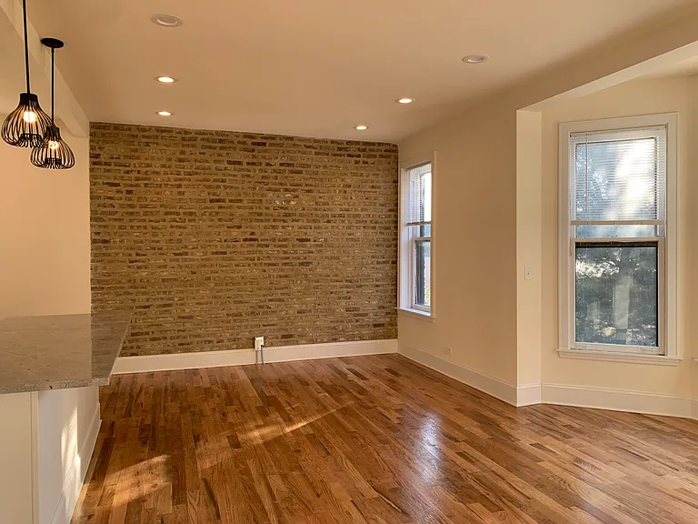 1045 W Barry Ave #3 — Photo 10