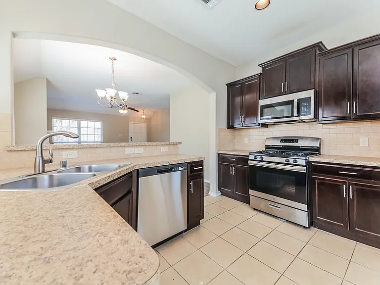 1429 Hawk Valley Dr — Photo 8