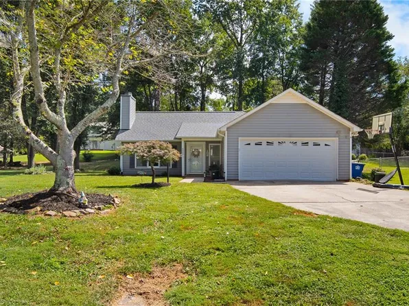 6045 Yeaton Glen Dr, Winston Salem, NC 27107