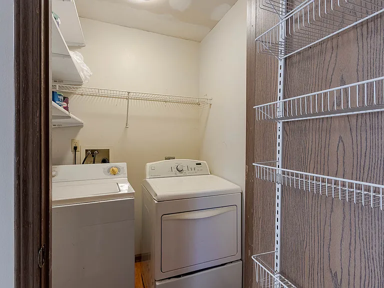 224 Logan Ave — Photo 12