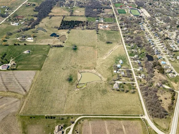19 Blackjack Ln, Baldwin City, KS 66006