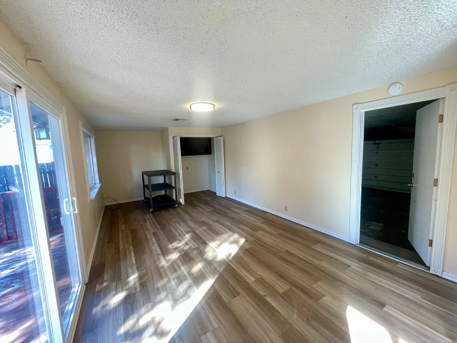 3 bed, 2.0 bath, 1320 sqft, $2,295 — Photo 3