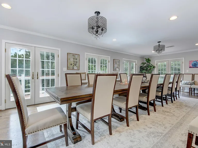 8232 Kerry Ct — Photo 9