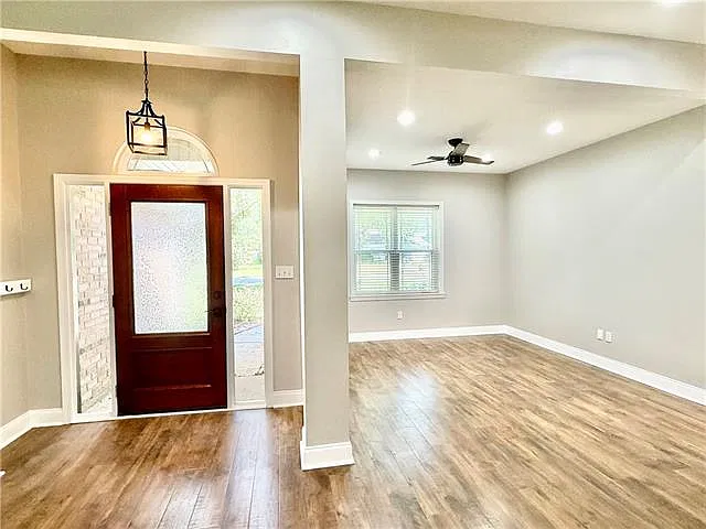 3 bed, 2.0 bath, 1700 sqft, $2,000 — Photo 2