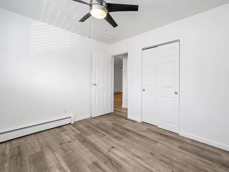 2935 Marshall, Apt 8 (58) 2935 Marshall, Apt 8 (58)
