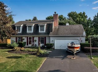 7064 Old English Rd, Lockport, NY 14094