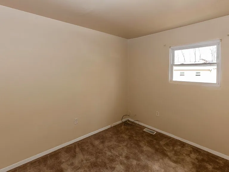 908 Anvil Rd — Photo 4