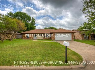 1104 Tobie Layne St, Benbrook, TX 76126