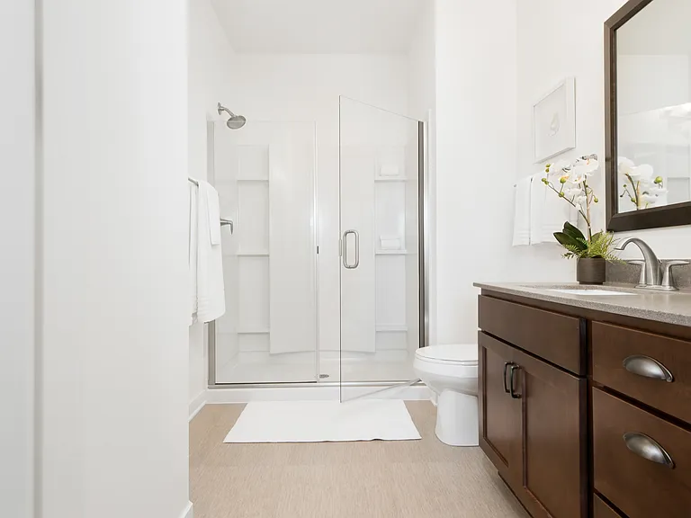 Wells Street Station Apartments Bathroom