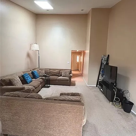 2491 Euclid Heights Blvd — Photo 4