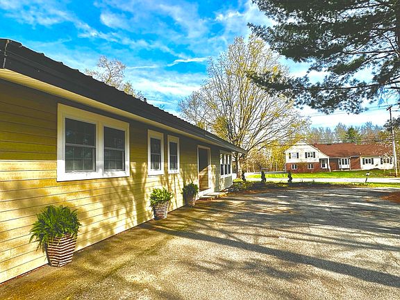 4th image of 410 Mount Hope Avenue