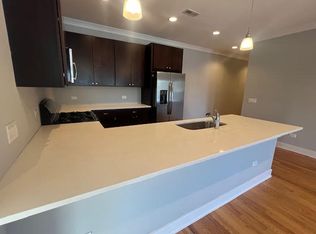 4812 W Montrose Ave Unit 204, Chicago, IL 60641