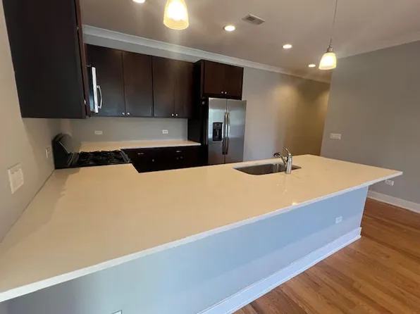 4812 W Montrose Ave Unit 204, Chicago, IL 60641