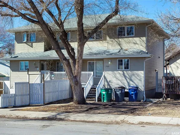 211 N AVENUE N, Saskatoon, SK S7L 2T2