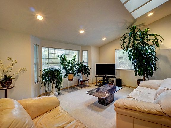4th image of 4811 128th St E