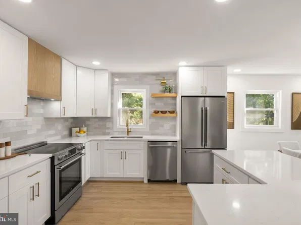 4612 9th St S, Arlington, VA 22204