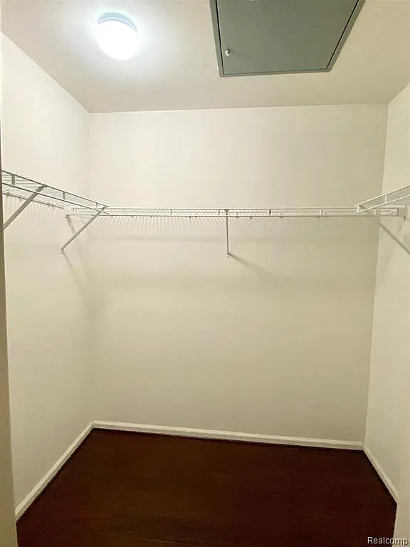 2 bed, 2.5 bath, 1669 sqft, $1,800 — Photo 3