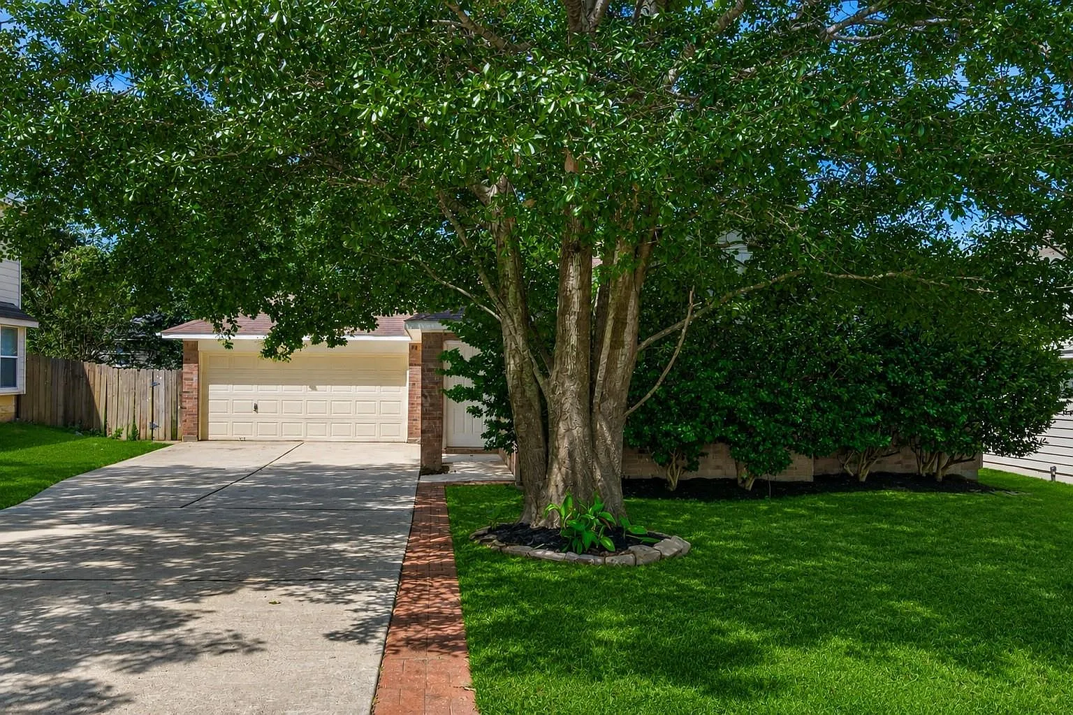 4 bed, 2.0 bath, 1302 sqft, $1,550 — Photo 3